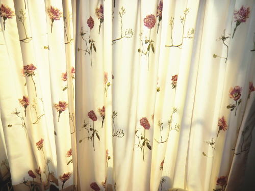 花柄の厚手カーテン