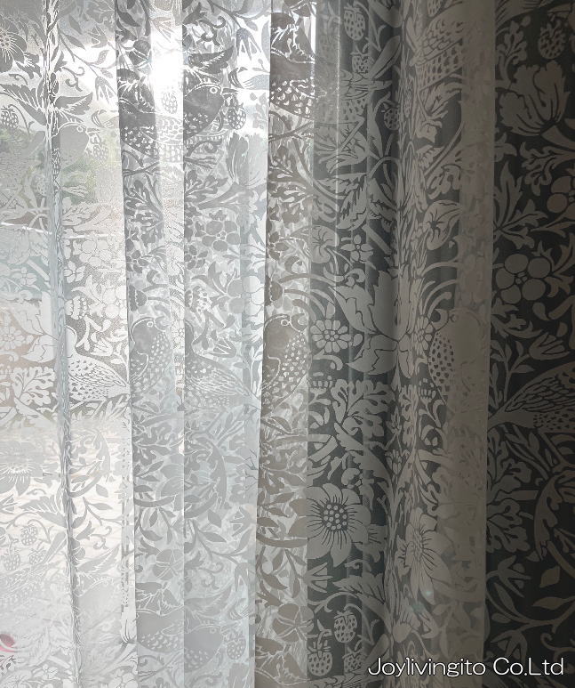 いちご泥棒シアー2倍ヒダオーダーカーテン納品(長岡京市住宅)