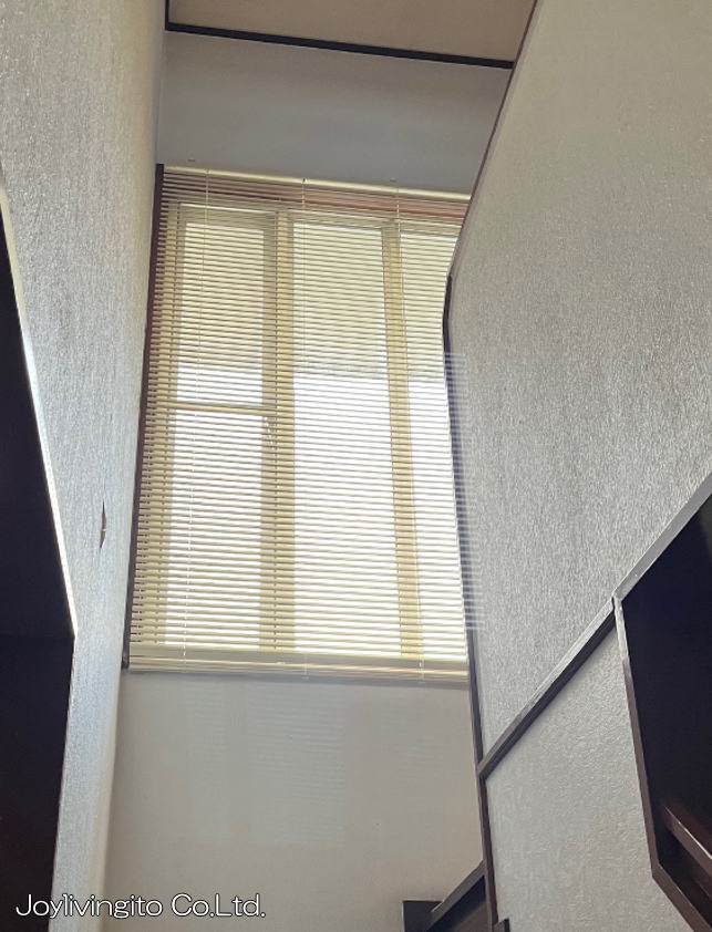 階段高所へアルミブラインド25mm取付納品（京都市内戸建て住宅）