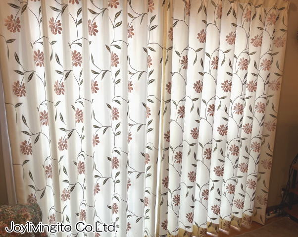 マナトレーディング、パリス253、落ち着いた色合いと質感で花柄部分に刺繍が施されているカーテン生地