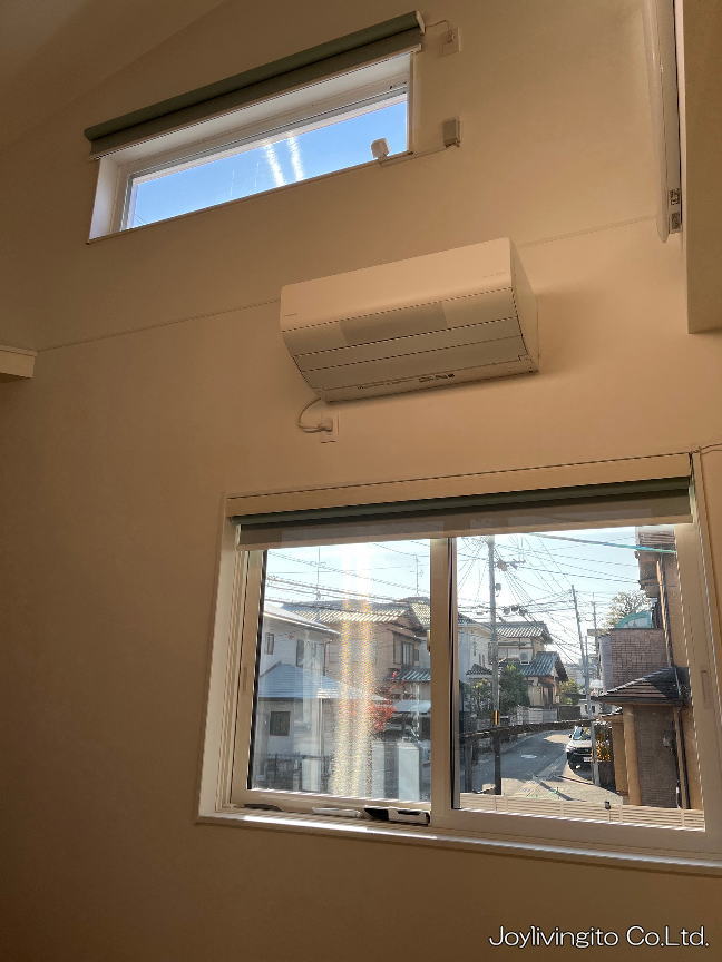 京都府向日市のユーザー様邸へ電動式ロールスクリーンを取付納品させて頂きました。