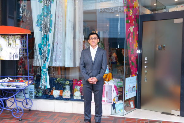 京都カーテン専門店ジョイリビングイトオ、伊藤了太