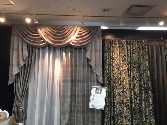 フロント装飾カーテン